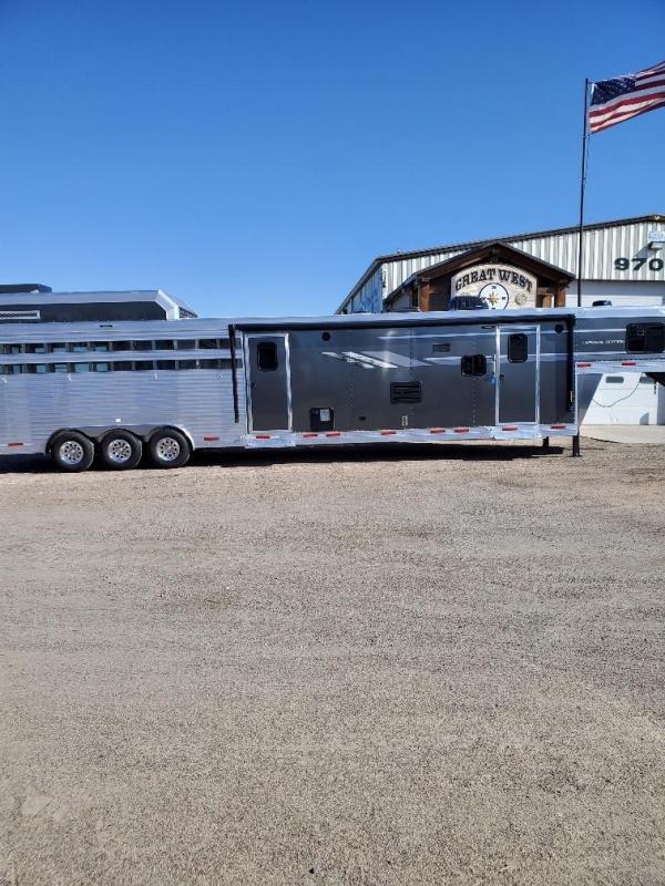 2020 SMC Horse Trailers SL81613SSRT Livestock Trailer 2020 SMC Horse Trailers SL81613SSRT Livestock Trailer