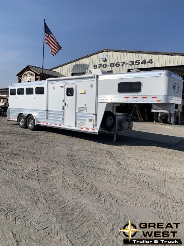 2009 4-Star Trailers 8'SW LQ 4 Horse Trailer 2009 4-Star Trailers 8'SW LQ 4 Horse Trailer