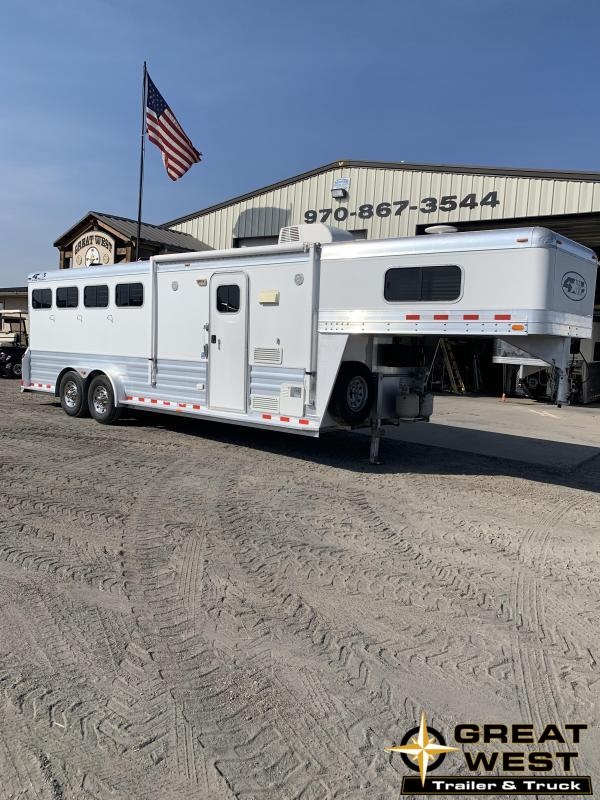 2009 4-Star Trailers 8'SW LQ 4 Horse Trailer 2009 4-Star Trailers 8'SW LQ 4 Horse Trailer