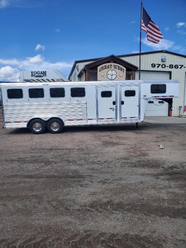 2017 Logan Coach Riot 4 Horse Horse Trailer 2017 Logan Coach Riot 4 Horse Horse Trailer
