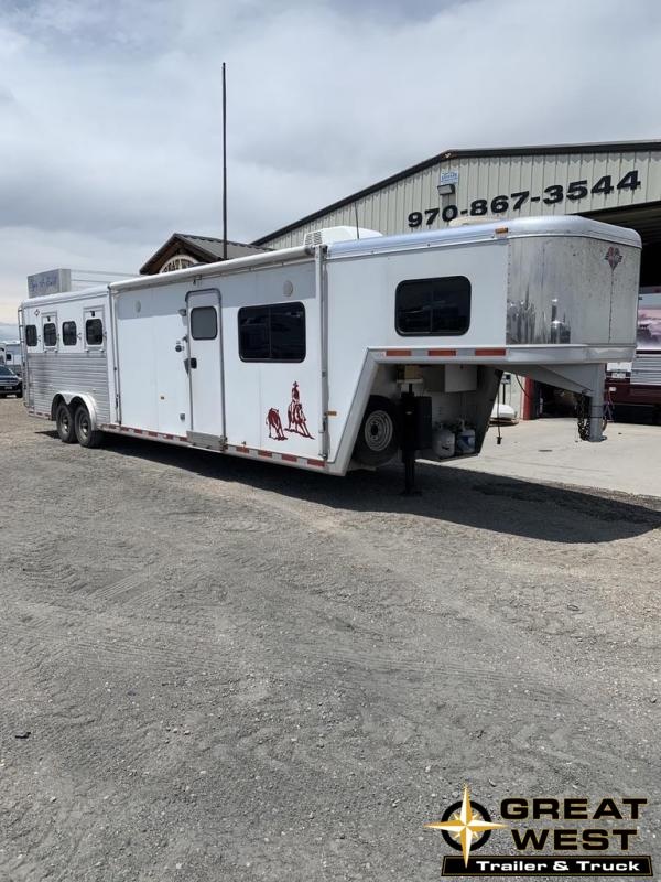 2004 Hart Trailers 12FT SHORT WALL BUNK BED 4 Horse Trailer 2004 Hart Trailers 12FT SHORT WALL BUNK BED 4 Horse Trailer