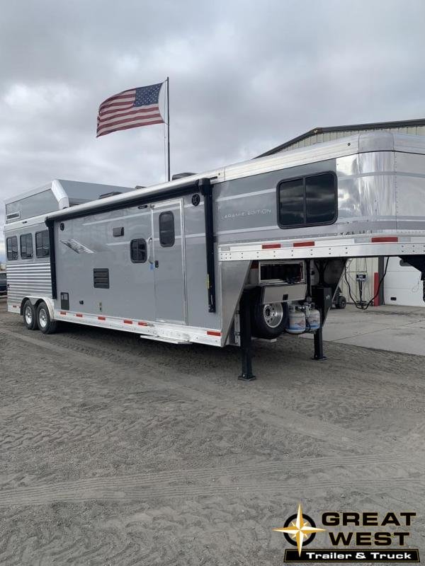 2021 SMC Horse Trailers 13' SW SLIDE OUT 3 Horse Trailer 2021 SMC Horse Trailers 13' SW SLIDE OUT 3 Horse Trailer