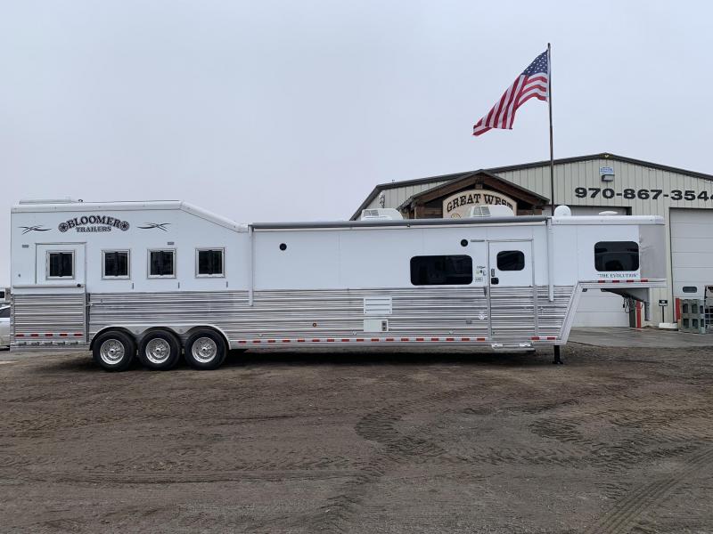 2019 Bloomer Trailer Manufacturing 4 Horse 17.9 Short Wall Couch/ Couch PC load Trailer 2019 Bloomer Trailer Manufacturing 4 Horse 17.9 Short Wall Couch/ Couch PC load Trailer