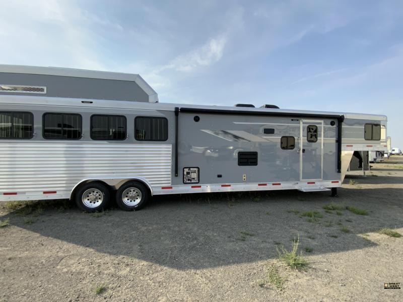 2022 SMC 4HS GN Horse Trailer 2022 SMC 4HS GN Horse Trailer