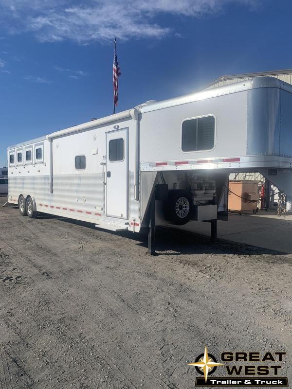 2018 Featherlite 4H GN Horse Trailer 2018 Featherlite 4H GN Horse Trailer