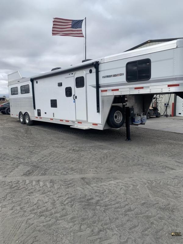 2021 SMC Horse Trailers 13ft SW Slide Out 4 Horse Trailer 2021 SMC Horse Trailers 13ft SW Slide Out 4 Horse Trailer