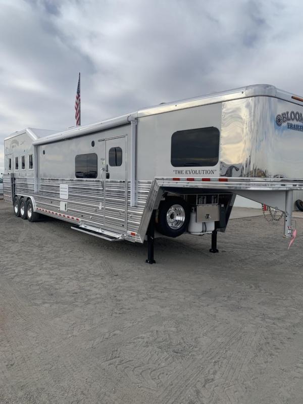 2019 Bloomer 17'9" Short Wall 4 Horse PC load Trailer 2019 Bloomer 17'9" Short Wall 4 Horse PC load Trailer