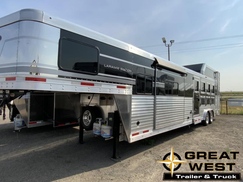 2022 SMC Horse Trailer 2022 SMC Horse Trailer