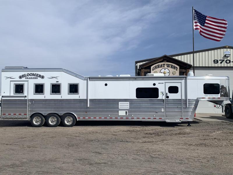 2019 Bloomer 4 Horse 15.9 ft Living Quarters Horse Trailer 2019 Bloomer 4 Horse 15.9 ft Living Quarters Horse Trailer
