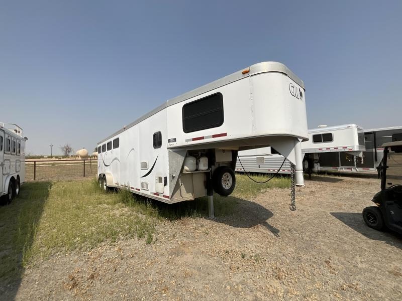 2003 CM 4 H LQ Trailer 2003 CM 4 H LQ Trailer