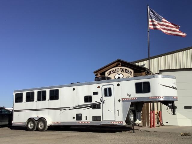 2014 Lakota 4 Horse Gooseneck with 10ft Living Quarters Horse Trailer 2014 Lakota 4 Horse Gooseneck with 10ft Living Quarters Horse Trailer