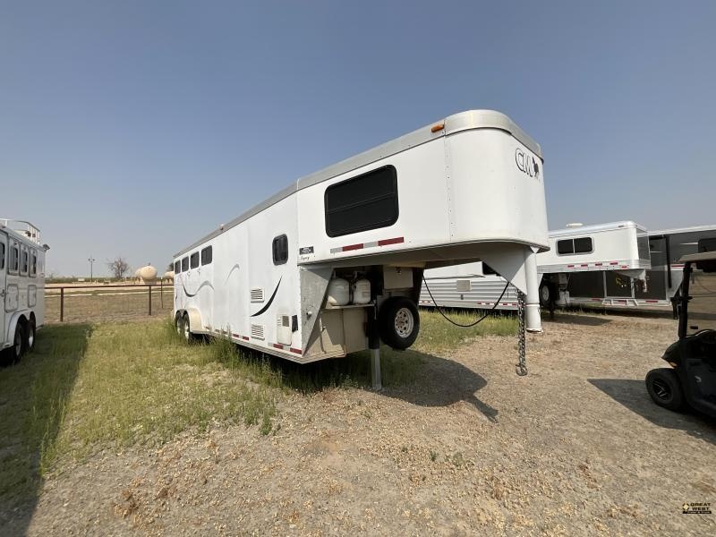 2003 CM 4 H LQ Trailer 2003 CM 4 H LQ Trailer