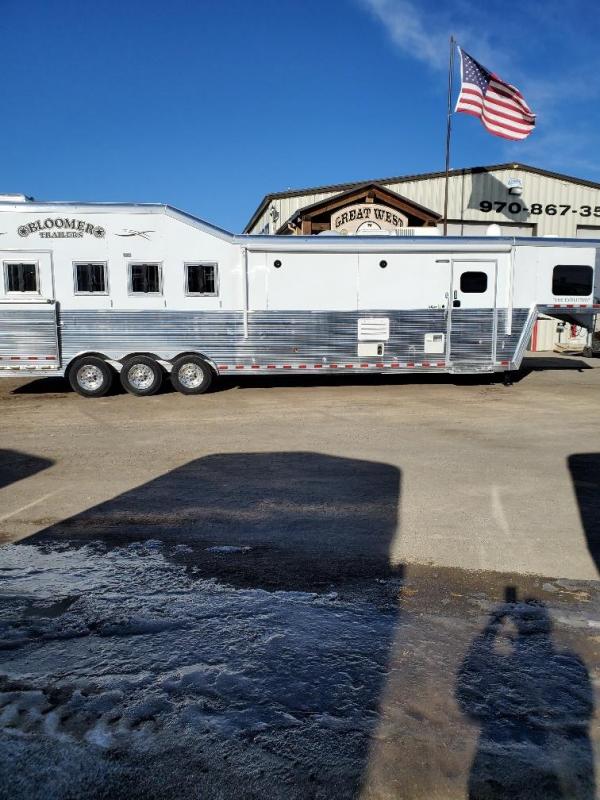 2019 Bloomer 14'9" Short wall slide out rear side load 4 Horse Trailer 2019 Bloomer 14'9" Short wall slide out rear side load 4 Horse Trailer