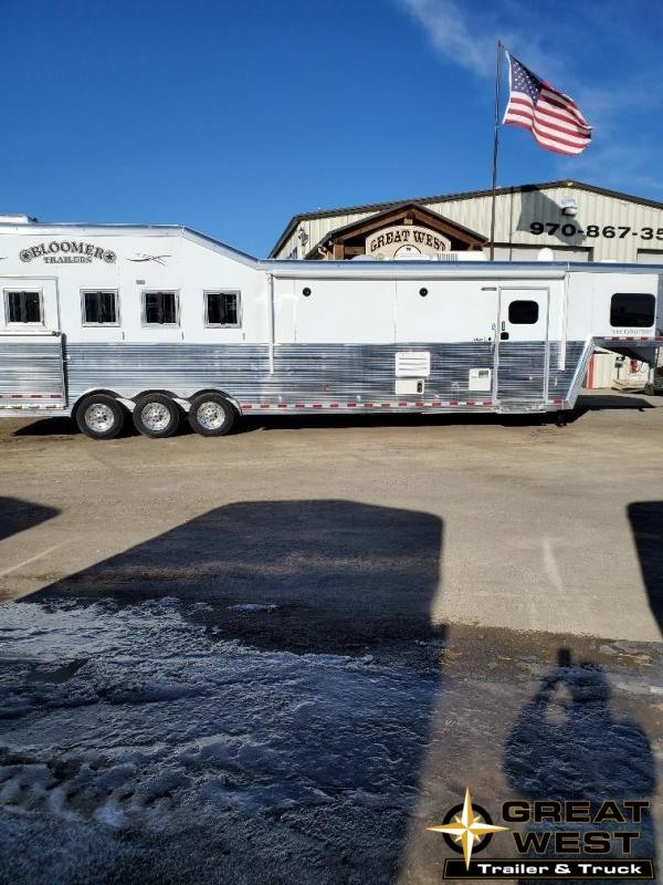 2019 Bloomer 14'9" Short wall slide out rear side load 4 Horse Trailer 2019 Bloomer 14'9" Short wall slide out rear side load 4 Horse Trailer
