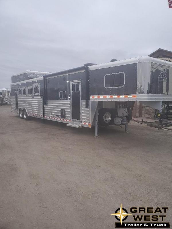 2018 Elite Trailers Reverse load slide out 4 Horse Trailer 2018 Elite Trailers Reverse load slide out 4 Horse Trailer
