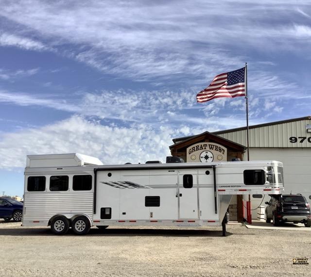 2023 SMC Horse Trailers 3 HORSE LIVING QUARTER SLANT GOOSENECK WITH 12FT. SHORTWALL Horse