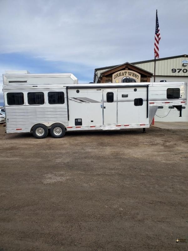 2020 SMC Laramie 10' Short wall 3 Horse Trailer 2020 SMC Laramie 10' Short wall 3 Horse Trailer