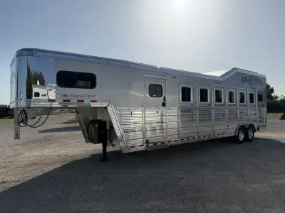 2025 Bloomer Trailers 6H GN Trainer Tack