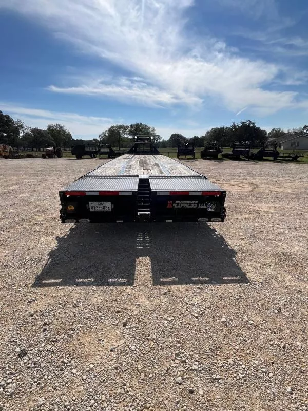 used Equipment / Flatbed Trailers Diamond C Trailers  for sale, in Hallettsville, TX Thumbnail 4