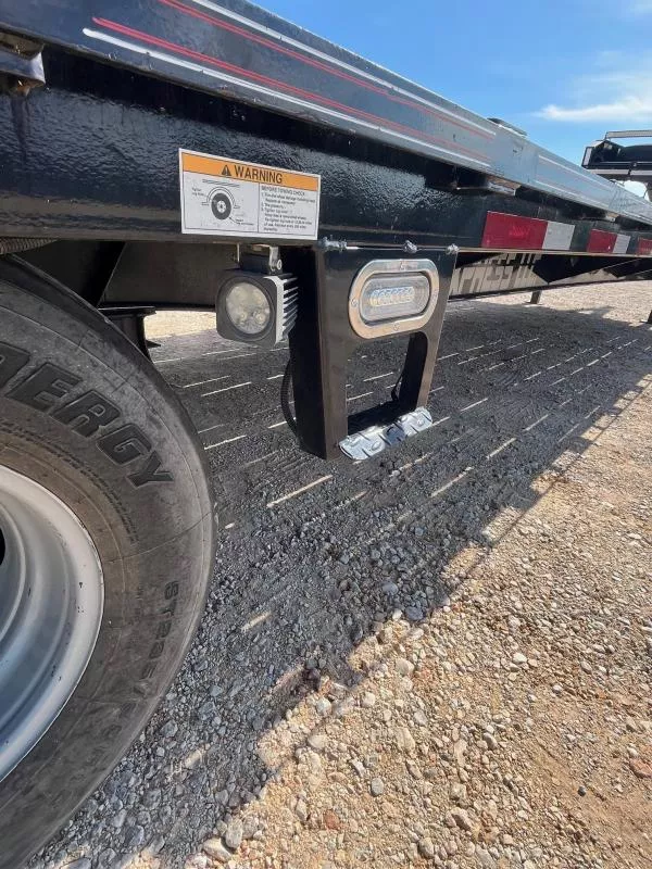 used Equipment / Flatbed Trailers Diamond C Trailers  for sale, in Hallettsville, TX Thumbnail 6