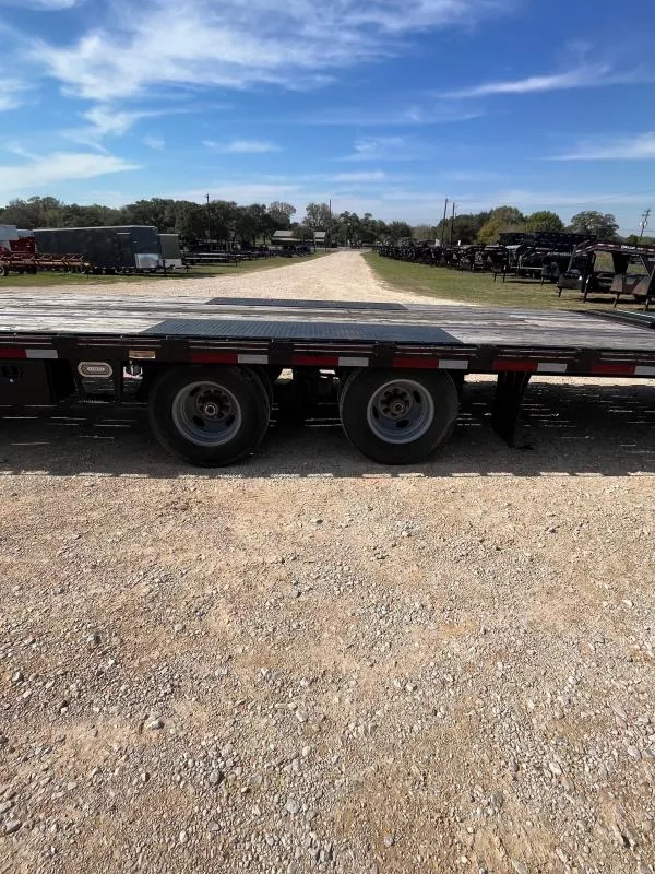 used Equipment / Flatbed Trailers Diamond C Trailers  for sale, in Hallettsville, TX Thumbnail 2