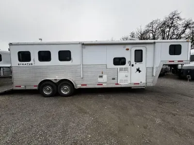 2014 Bison Stratus Express 7308 3 H Living Quarters