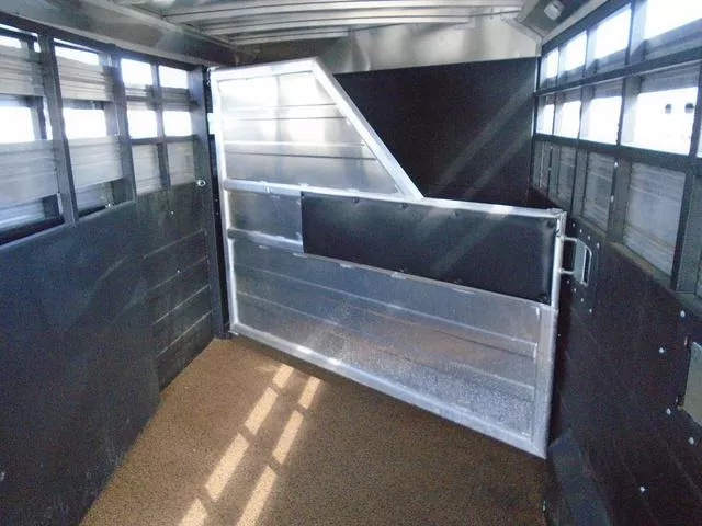 used Stock / Stock Combo Trailers Logan Coach  for sale, in Scottsbluff, NE Thumbnail 22