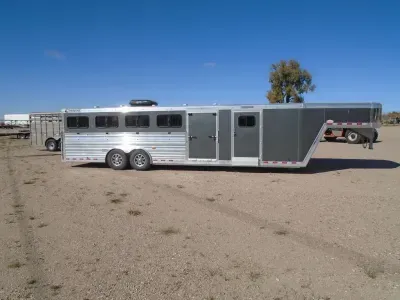 2025 Cimarron Trailer Showstar LX 10 Pin GN Show Trailer