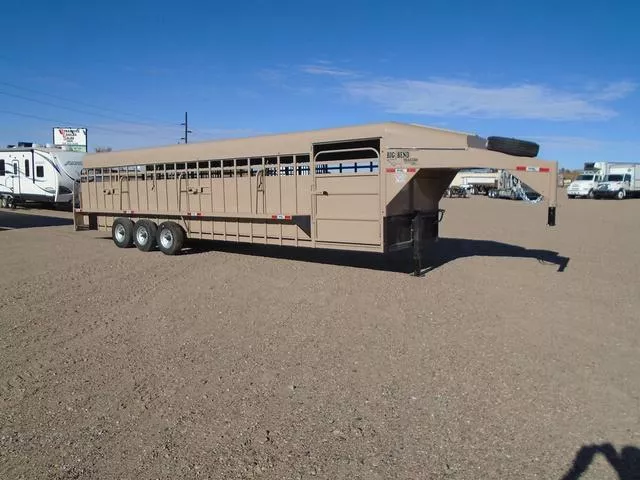 2026 Big Bend Trailers 7' X 32' Stock Trailer 