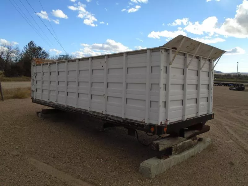 2000 Assembled 20' Grain Bin With Hoist 