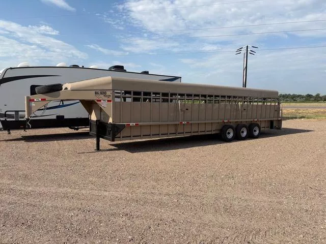 2025 Big Bend Trailers 7' X 32' Stock Trailer 
