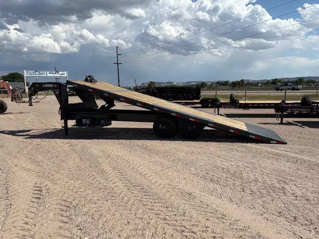 2024 Lamar Trailers 24' Gooseneck Tilt 