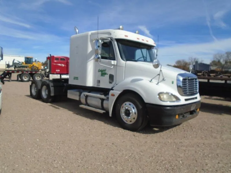 2005 Freightliner? Columbia Sleeper 