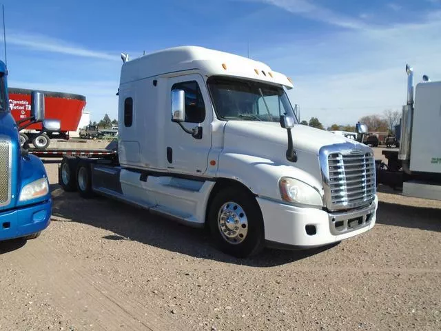 2011 Freightliner? Cascadia Sleeper Cab