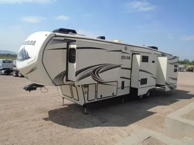 2014 Keystone Montana 3400RL
