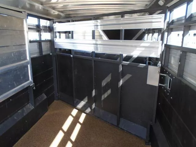 used Stock / Stock Combo Trailers Logan Coach  for sale, in Scottsbluff, NE Thumbnail 21