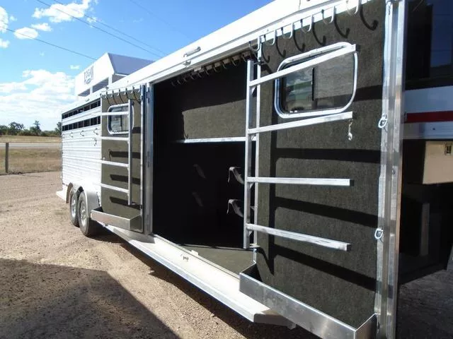 used Stock / Stock Combo Trailers Logan Coach  for sale, in Scottsbluff, NE Thumbnail 14