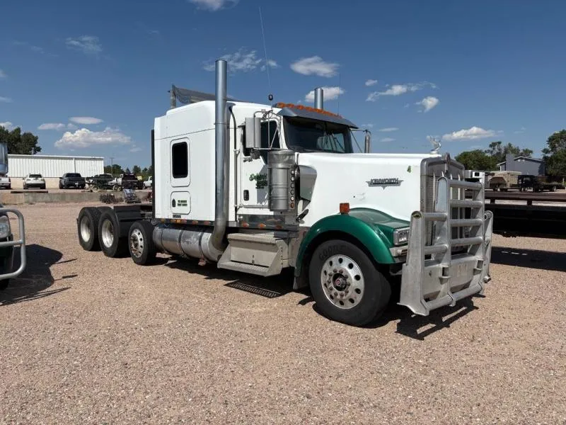 2003 Kenworth W900L 