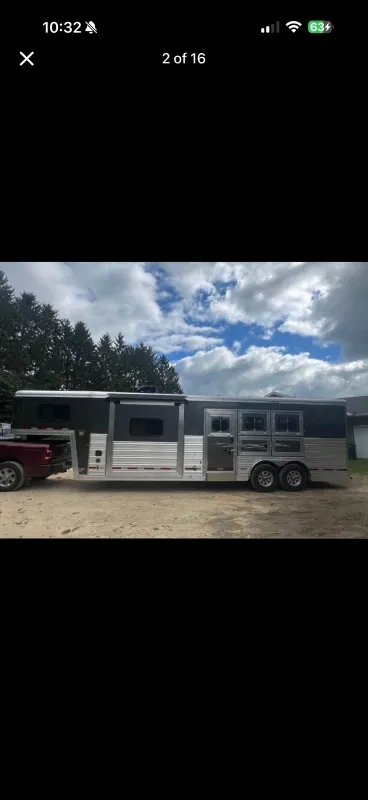 2022 Logan Coach 810 3 Horse Slant