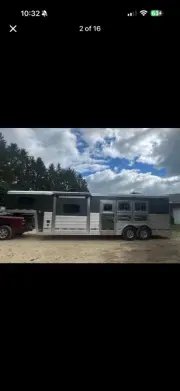 2022 Logan Coach 810 3 Horse Slant