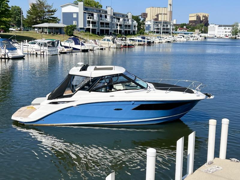 2022 Sea Ray 320 Sundancer Cruiser (Power) 2022 Sea Ray 320 Sundancer Cruiser (Power)