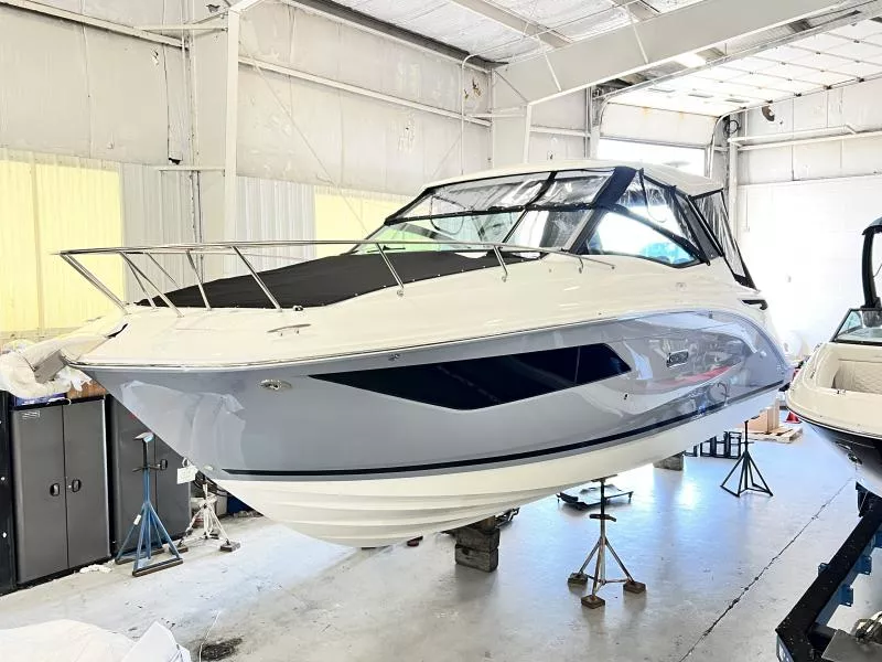 2025 Sea Ray 320 DA Cruiser (Power)