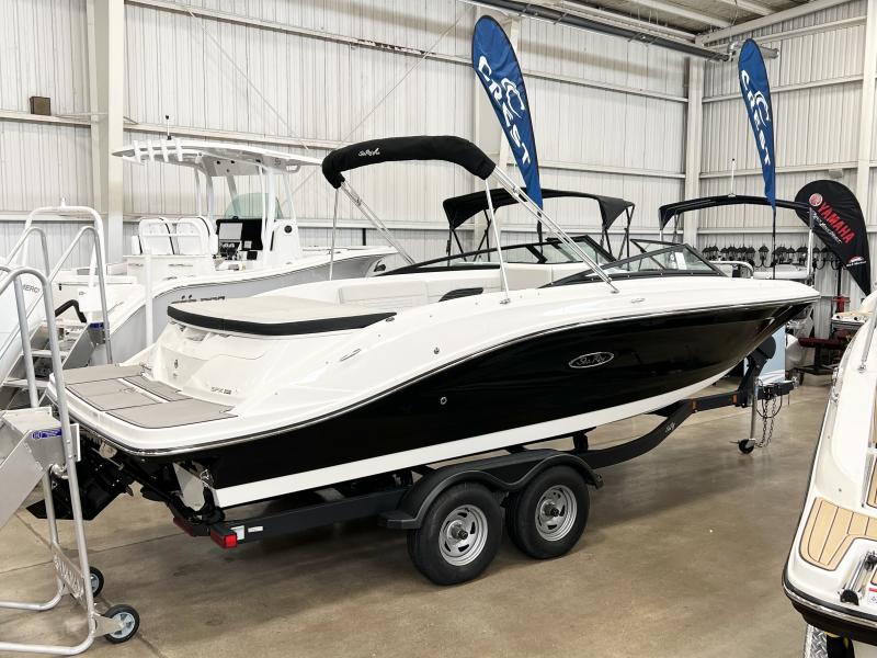 2022 Sea Ray 230 SPX Bowrider 2022 Sea Ray 230 SPX Bowrider