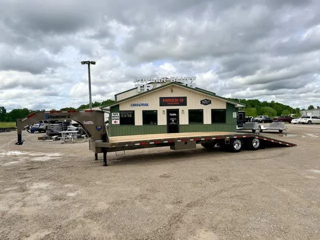 2026 Diamond C Trailers FMAX210 2.0   35' X 102  25K Hydraulic Dovetail W"