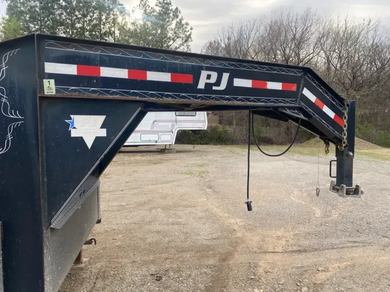 2017 PJ Trailers  32 ft gooseneck trailer double 7k axles