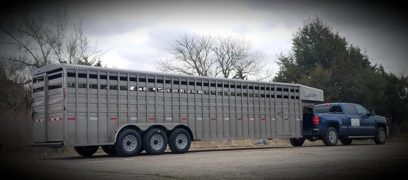 2021 Titan Standard 6'8" x 32' Livestock Trailer 2021 Titan Standard 6'8" x 32' Livestock Trailer