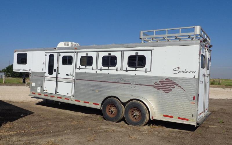 1997 Sundowner Trailers 4 Horse Slant Horse Trailer 1997 Sundowner Trailers 4 Horse Slant Horse Trailer