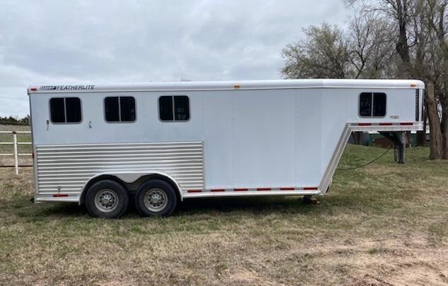 2003 Featherlite Aluminum 3-Horse Slant Horse Trailer 2003 Featherlite Aluminum 3-Horse Slant Horse Trailer
