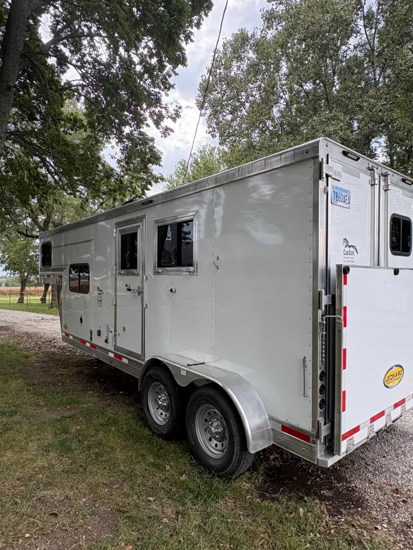 used Horse Trailers SMC Horse Trailers  for sale, in Wellsville, KS Thumbnail 2