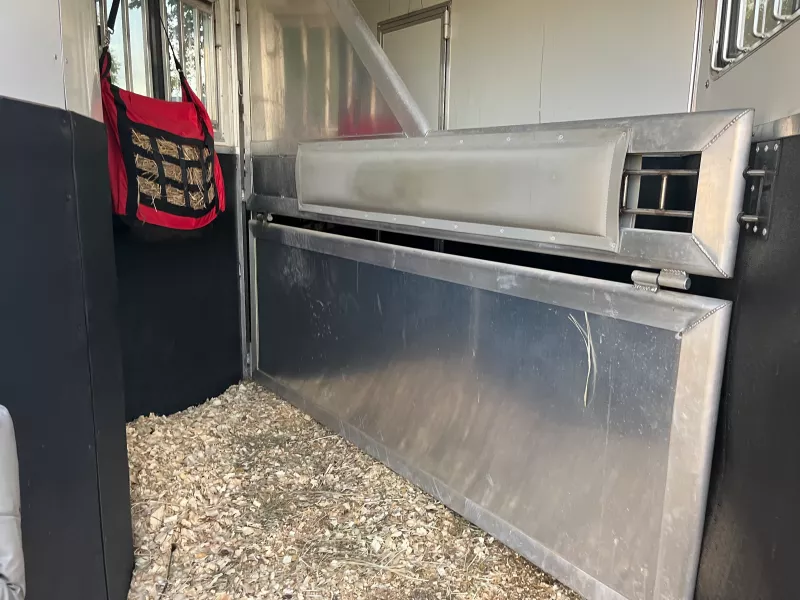 used Horse Trailers SMC Horse Trailers  for sale, in Wellsville, KS Thumbnail 11